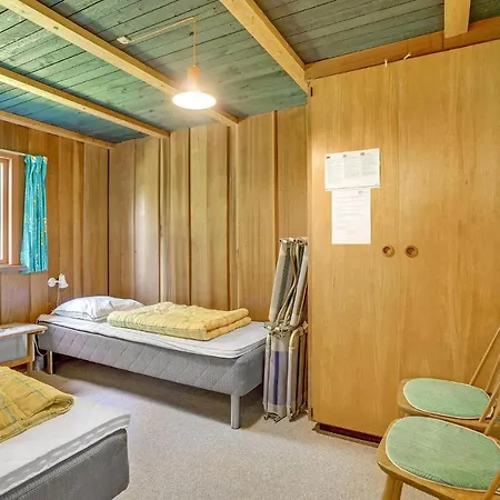 2 Bedroom Beach Front Home In Hurup Thy *