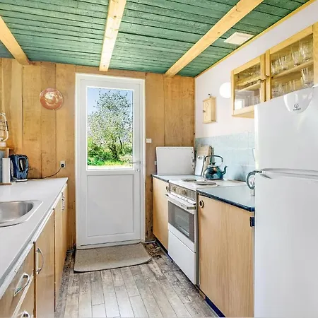 2 Bedroom Beach Front Home In Hurup Thy